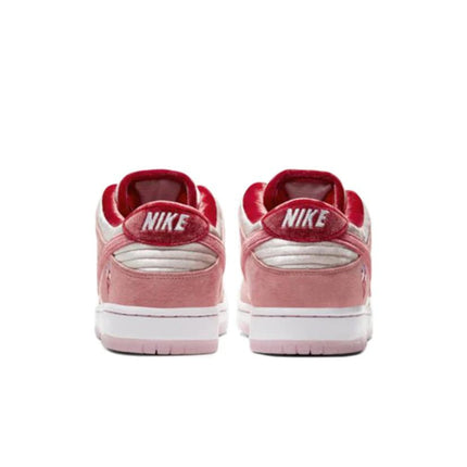 Tênis Nike SB Dunk Low StrangeLove Valentine's Day