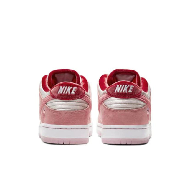 Tênis Nike SB Dunk Low StrangeLove Valentine's Day