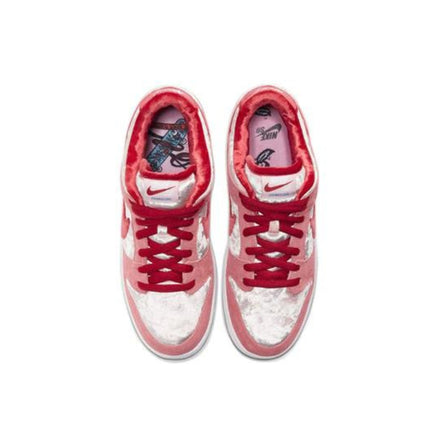 Tênis Nike SB Dunk Low StrangeLove Valentine's Day