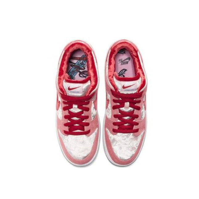 Tênis Nike SB Dunk Low StrangeLove Valentine's Day