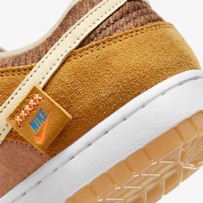 Tênis Nike Dunk Low SE Teddy Bear Marrom